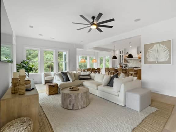 Amalfi Palms - 2401 Cameron Blvd - Image 2