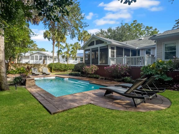 IOP Poolside Paradise - 112 Sparrow - Image 1